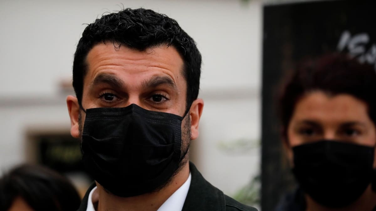 "Me parece muy inaceptable": Jaime Bassa cuestionó la diferenciación entre izquierdas "democrática" y "radical"