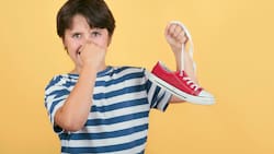 Con estos productos del hogar puedes quitar el mal olor de tus zapatos