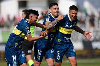 Se lo pelearon la U y la UC: Álvaro Madrid es seguido desde Argentina