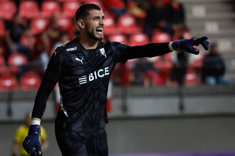 sufrió grave lesión que lo tendrá alejado meses de las canchas. Foto: Agencia Aton.