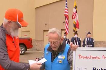 VIDEO | Hombre de 82 años logró jubilarse gracias a la ayuda de la comunidad en Estados Unidos
