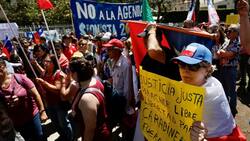 VIDEO | "Team Patriota" protestó afuera del Congreso en rechazo al "Acuerdo por Chile"