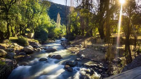 A solo 45 minutos de Santiago: descubre el maravilloso santuario de la naturaleza con zona de pícnic y senderos para trekking