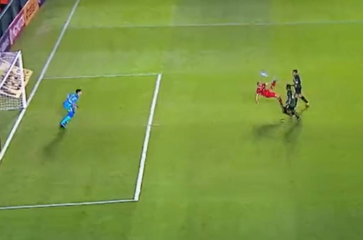 Más de un jugador del fútbol chileno en la lista: los 10 goles que postularían al premio Puskas 2022