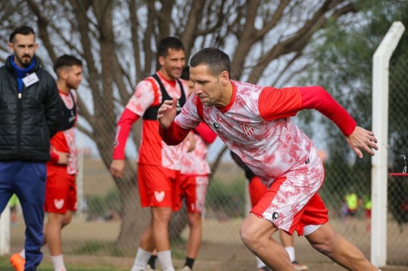 Luciano Aued dejó Instituto para firmar en Unión La Calera.