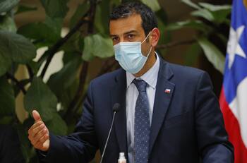 "Si entras te voy a aforrar, que te quede claro": ministro del Interior vivió tenso momento en velorio de agricultor