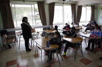 Clases presenciales: Minsal explicó nuevos aforos en salas y protocolos para alumnos no vacunados