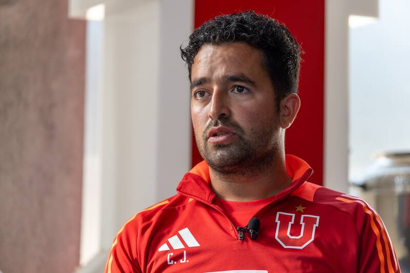El entrenador de la U sabe que Colo Colo ha tenido un impecable 2025, pero espera con ansias la revancha. Foto: Felipe Escobedo/En Cancha.