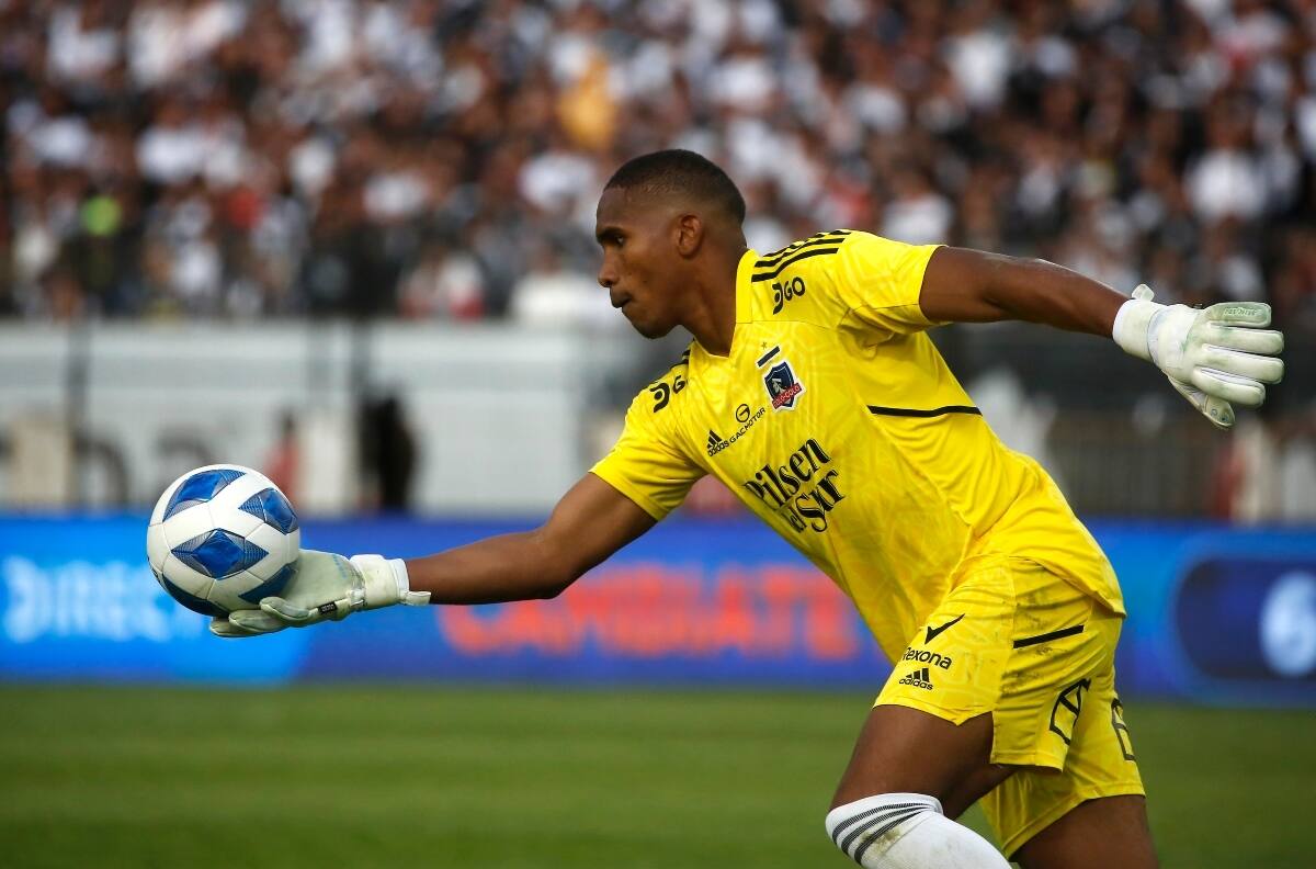 "Omar Carabalí debe salir uno o dos años de Colo Colo y volver para demostrar que puede pelear un puesto"