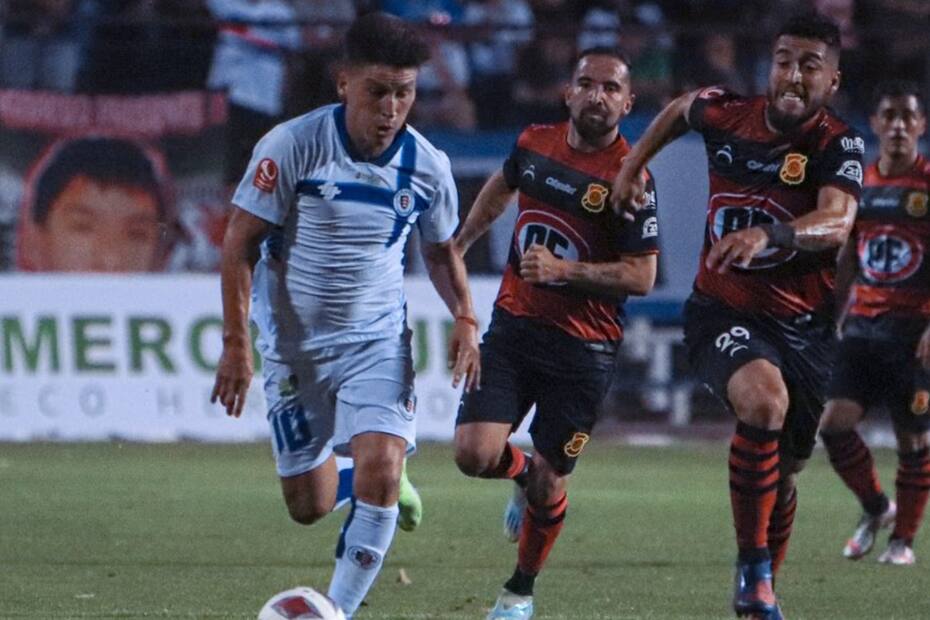 Deportes Santa Cruz y Rangers animaron un electrizante partido en el estadio Joaquín Muñoz García.
