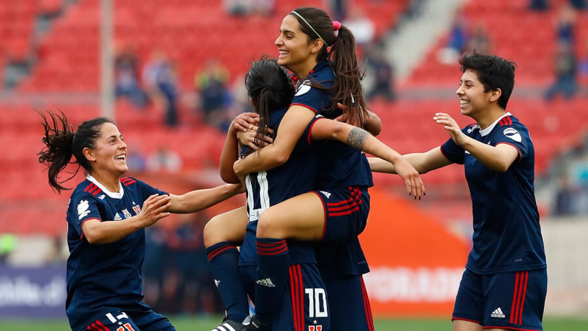 Daniela Zamora: "La U tiene un proyecto súper lindo con el fútbol femenino"