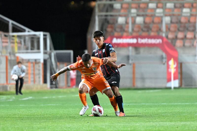 Cobreloa venció por 1-0 a Deportes Iquique y se ilusiona con el ascenso. Crédito: Agencia Aton.