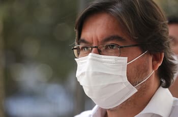 VIDEO | Constituyente Marcos Barraza fue agredido por manifestante en el centro de Santiago y compartió las imágenes del momento