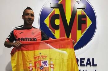Emocionante: Santi Cazorla vuelve a la selección española tras 10 operaciones y dos años sin jugar