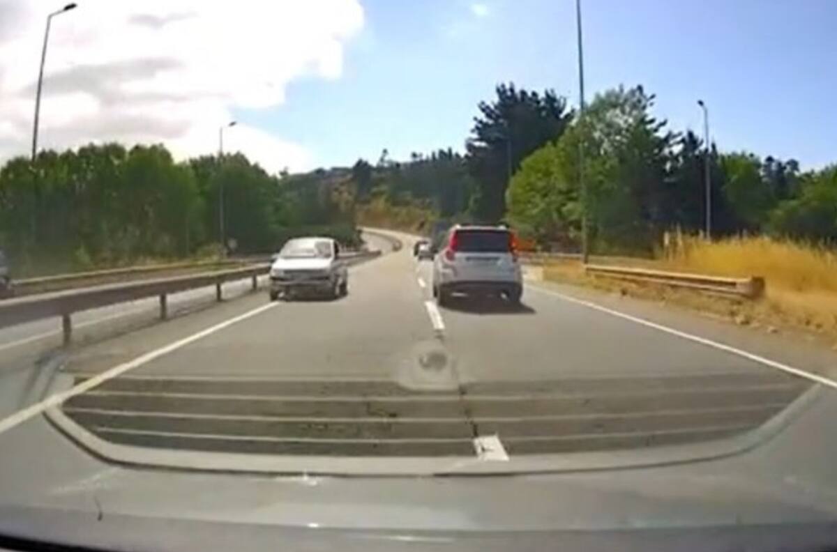 VIDEO | Graban a irresponsable conductor que conducía a toda velocidad contra el tránsito en carretera del Biobío