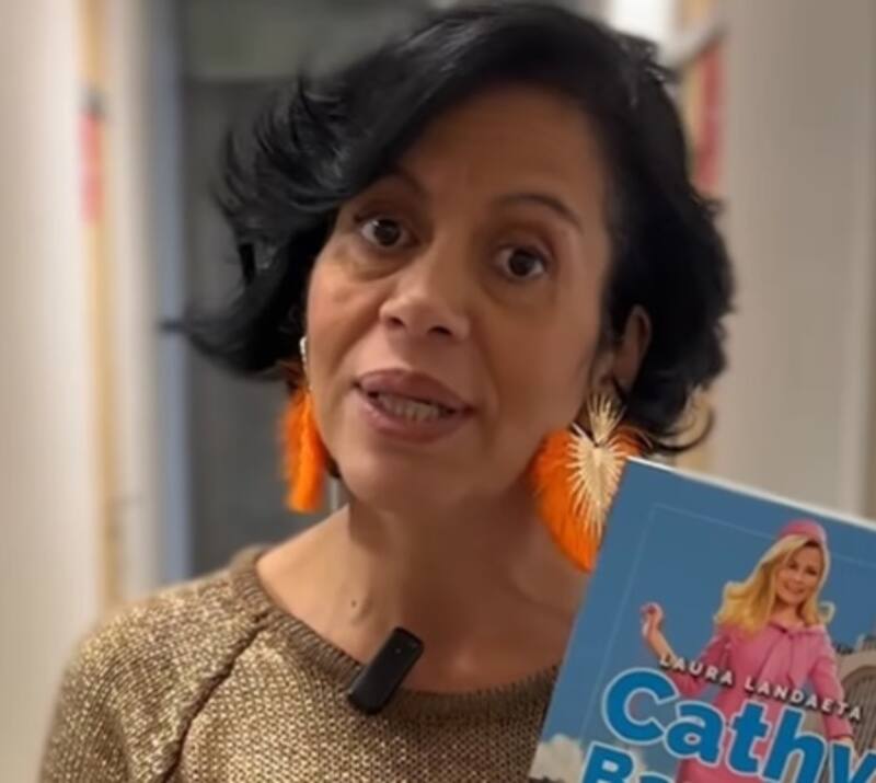 Laura Landaeta acaba de estrenar su nuevo libro. Créditos: Instagram