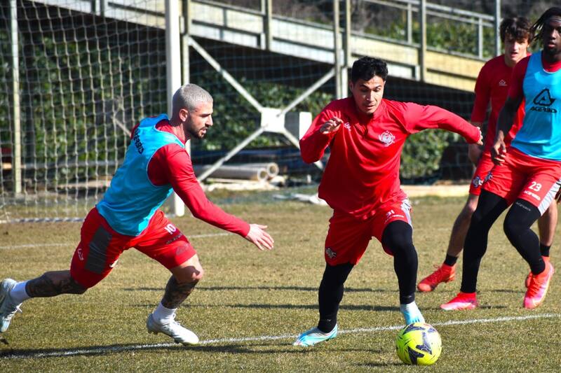 Pablo Galdames se quiere consolidar en Italia. Crédito: @USCremonese.