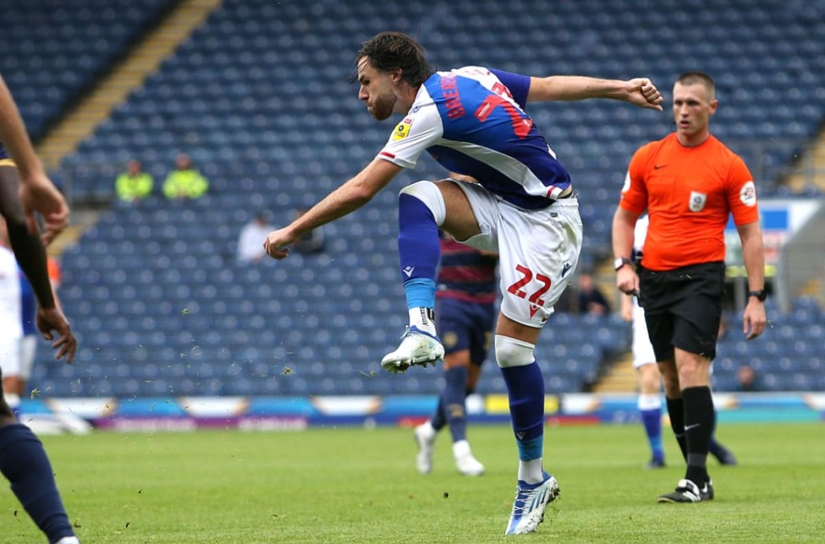 "Es un jugador muy talentoso": DT rival en el Championship llenó de elogios a Ben Brereton