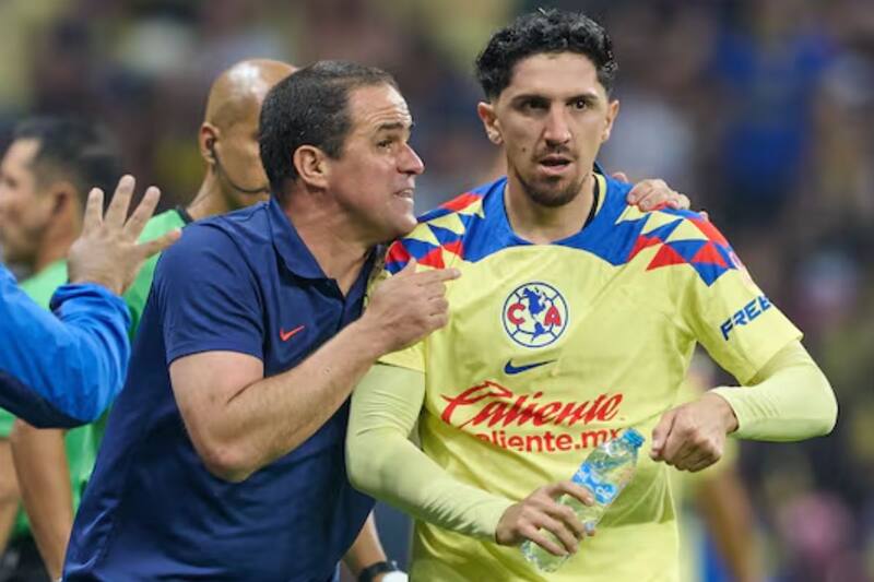 conversó con su entrenador, André Jardine.