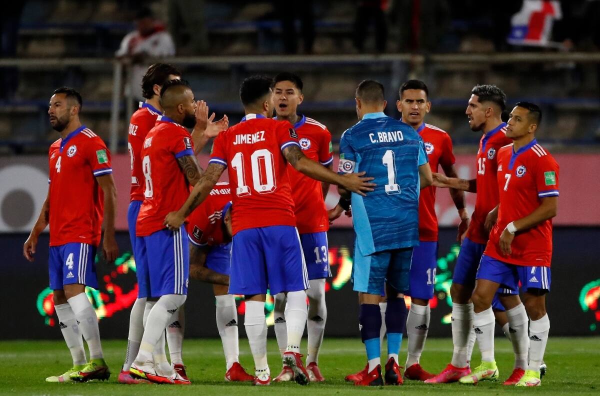 El inesperado defensor que podría ser titular en La Roja ante Bolivia en La Paz