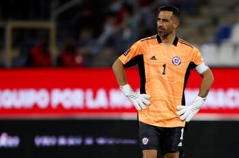 Claudio Bravo lesionado: El portero no estará disponible ante Bolivia