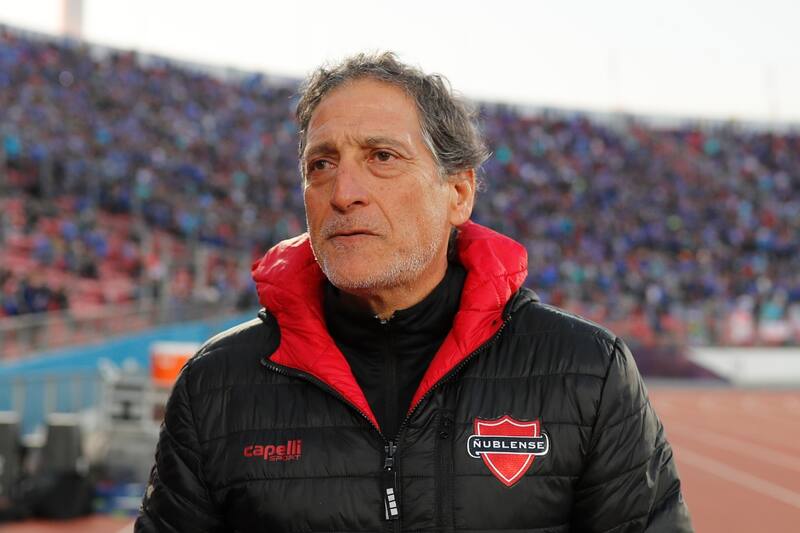 Contra la U: así respondió Mario Salas cuando le preguntaron si pensaba darle una manito a Colo Colo. Aton