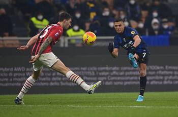 Alexis Sánchez y Arturo Vidal no pudieron evitar la increíble remontada del Milan sobre Inter