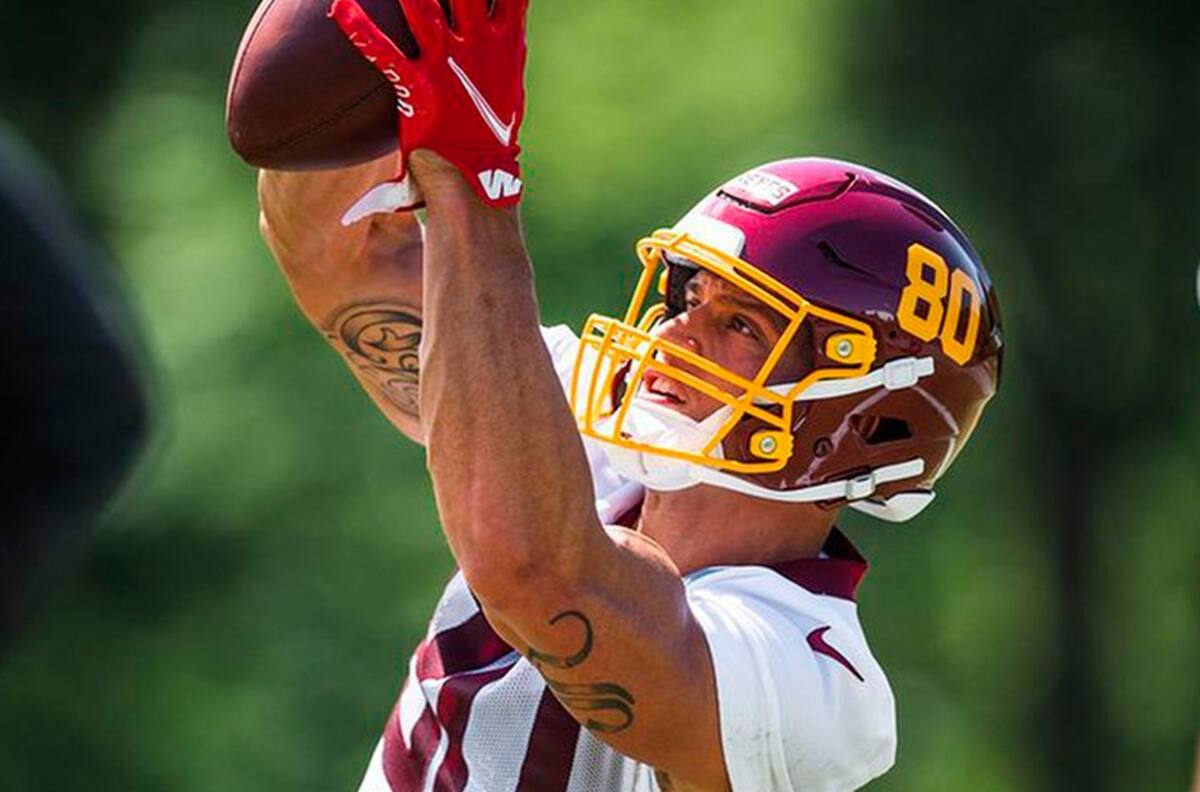 Sammis Reyes es apadrinado por una estrella de la NFL en Washington