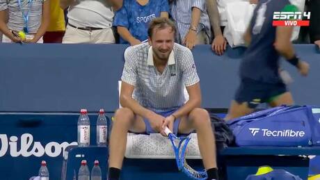 Día de furia de Medvedev: eliminado con escándalo del US Open
