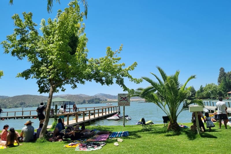 A solo dos horas de Santiago, puedes encontrar un espacio ideal para descansar, con entretenidos panoramas para toda la familia. Créditos: Camping Bello Horizonte.