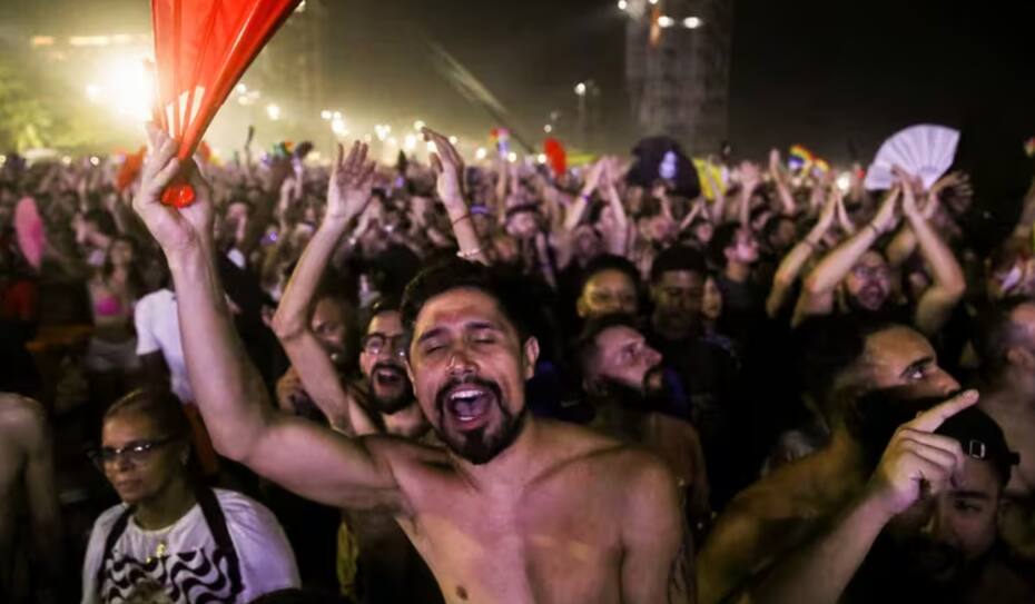 Los fanáticos de Madonna coreando y disfrutando del show.