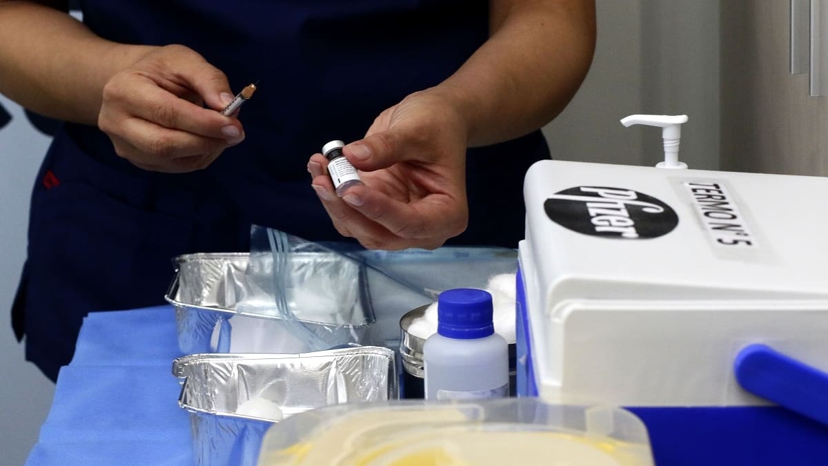 171 personas con reacciones adversas tras recibir la vacuna de Pfizer, incluyendo hospitalizaciones