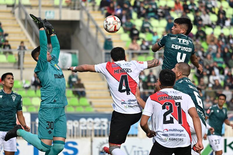 Santiago Wanderers empató 2-2 con Curicó Unido. Foto: José Veas/Photosport