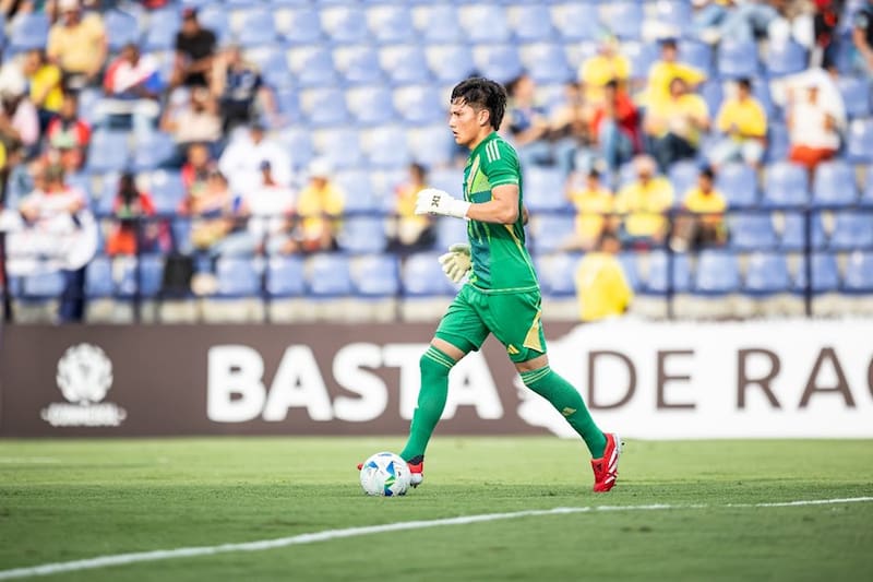 con Chile Sub-17. Foto: @laroja