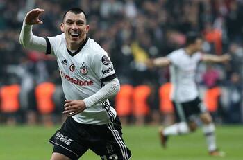 Gary Medel llegó a Italia para firmar como nuevo jugador del Bologna