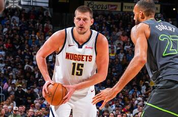 La brutal noche de Nikola Jokic: histórico triple doble... ¡y su equipo perdió igual!