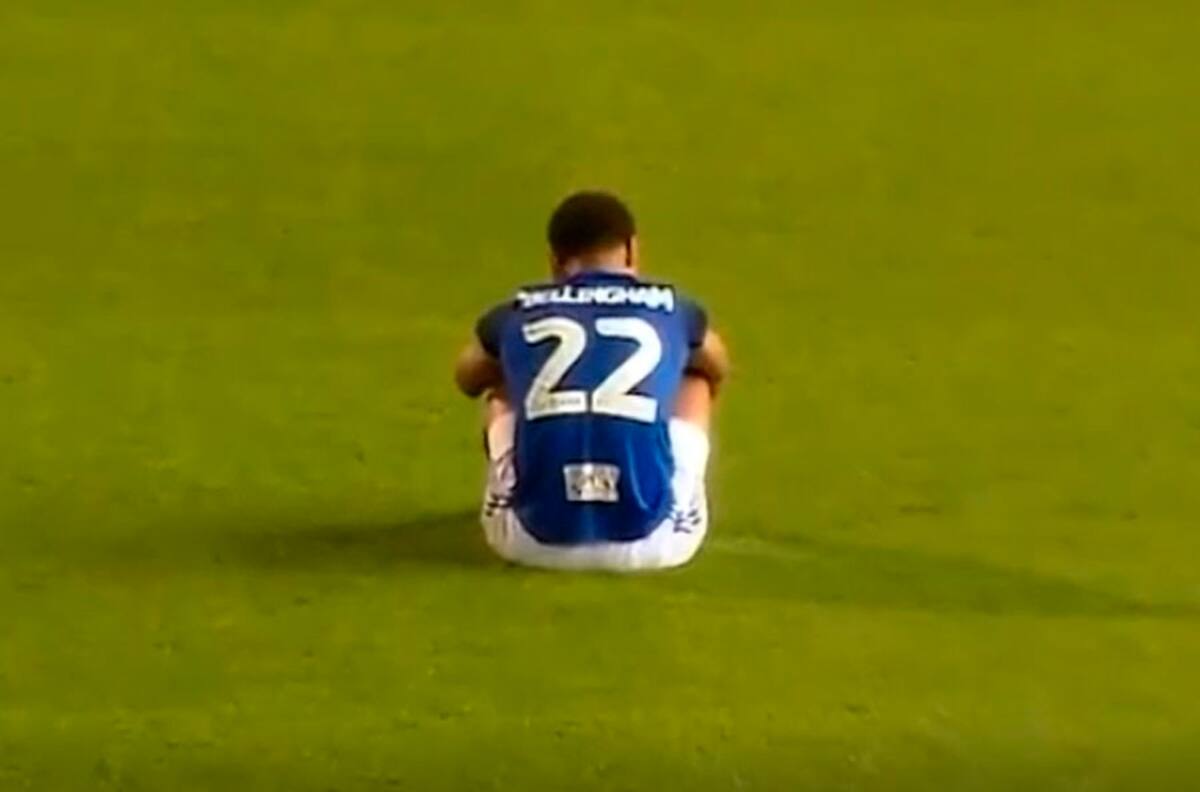 Emocionante: Joven fichaje del Dortmund se despidió de su club solo en el estadio