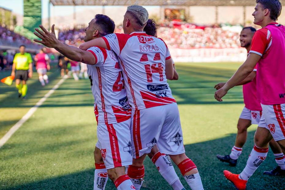 Deportes Copiapó salvó la categoría y jugará en Primera División en 2024. Foto: Aton