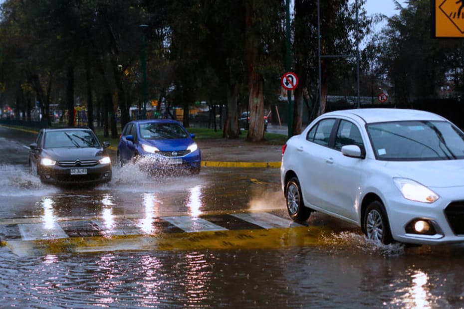 Las lluvias y el frío pueden generar inconvenientes en la conducción.
