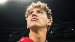 Futbolista chileno causa sensación al llegar en una Tesla Cybertruck al estadio