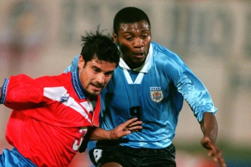 62 partidos con la Selección Chilena. Jugó el Mundial de Francia 98.