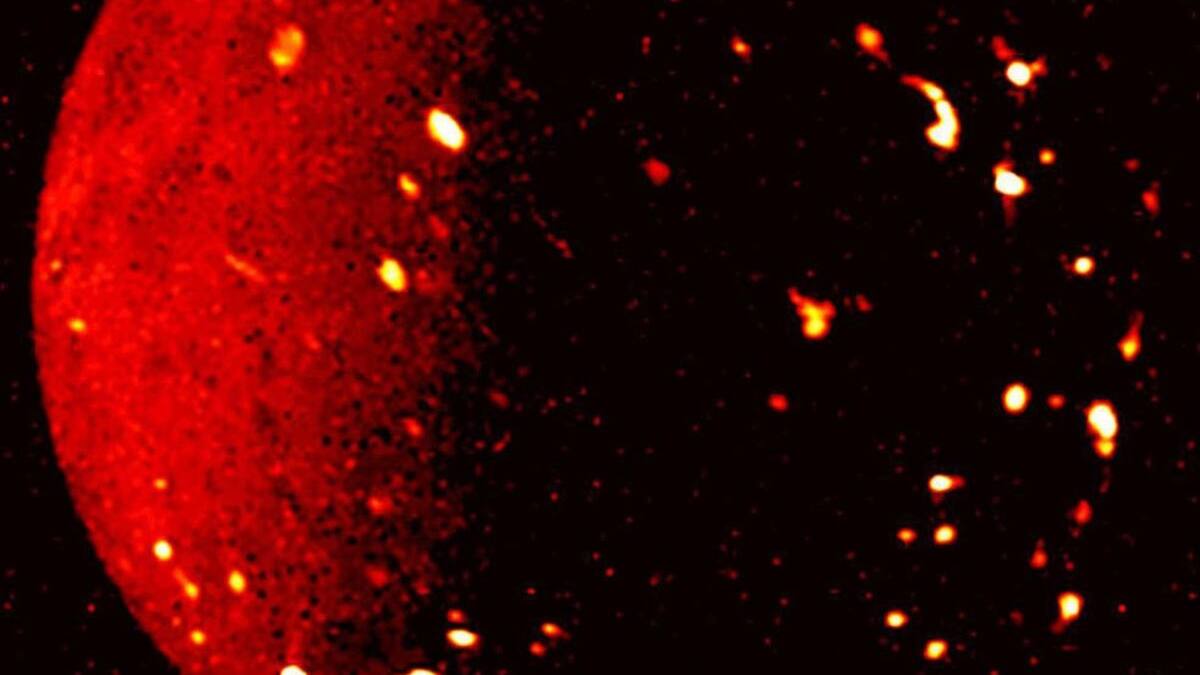 Misión espacial Juno capta increíbles imágenes de volcanes en luna de Júpiter