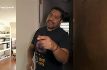 Iluminados espacios y especiales colecciones: Así es el departamento de Rodrigo Herrera