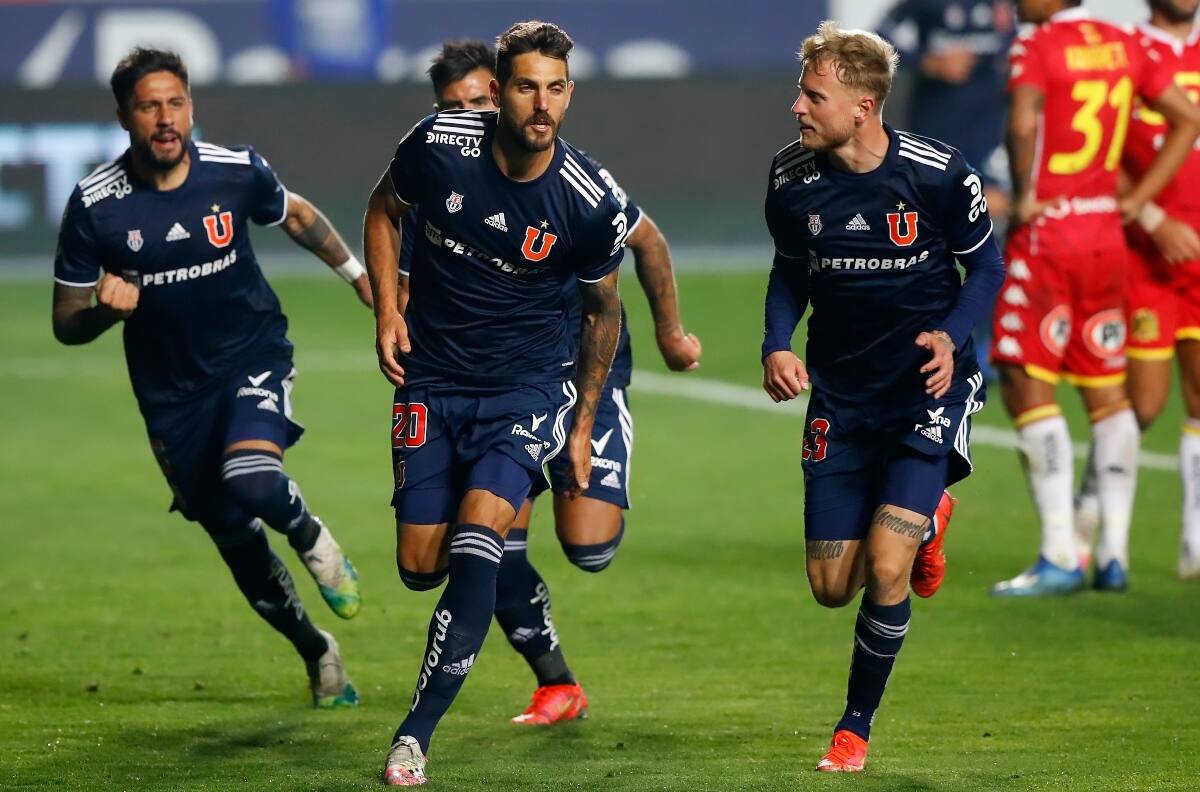 Candidato a la banca de la U suena para reemplazar a Holan en Santos de Brasil