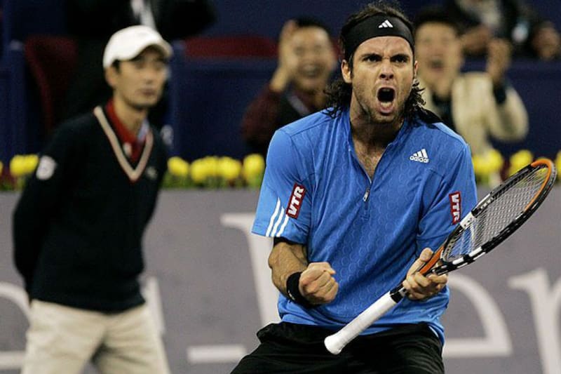 Fue el primer y único tenista chileno que derrotó a Pete Sampras.