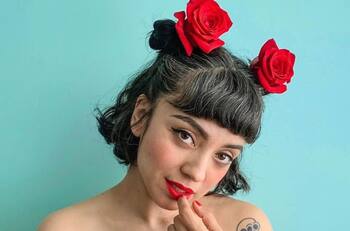 Mon Laferte llegó a Chile para estrenar nuevo proyecto artístico