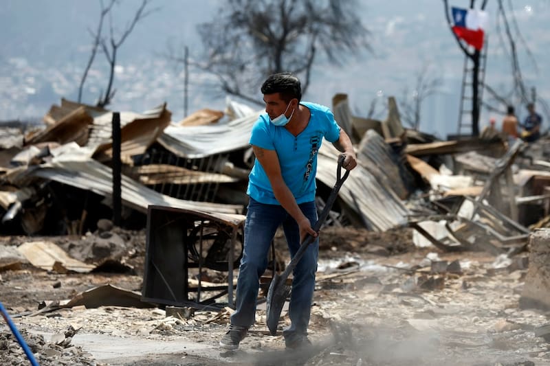 Entre la Ciudad Jardín y Quilpué son más de 40 mil damnificados. Banco Estado anunció ayuda para sus clientes afectados.