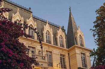 La magia de Francia a 45 minutos de Santiago: Este palacio es ideal para disfrutar en pareja