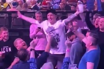 Jordan Pickford es captado en estado de ebriedad en torneo de dardos en Inglaterra