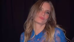 Con un osado look azul: Javiera Acevedo celebró sus 40 años con sus amigos de la farándula